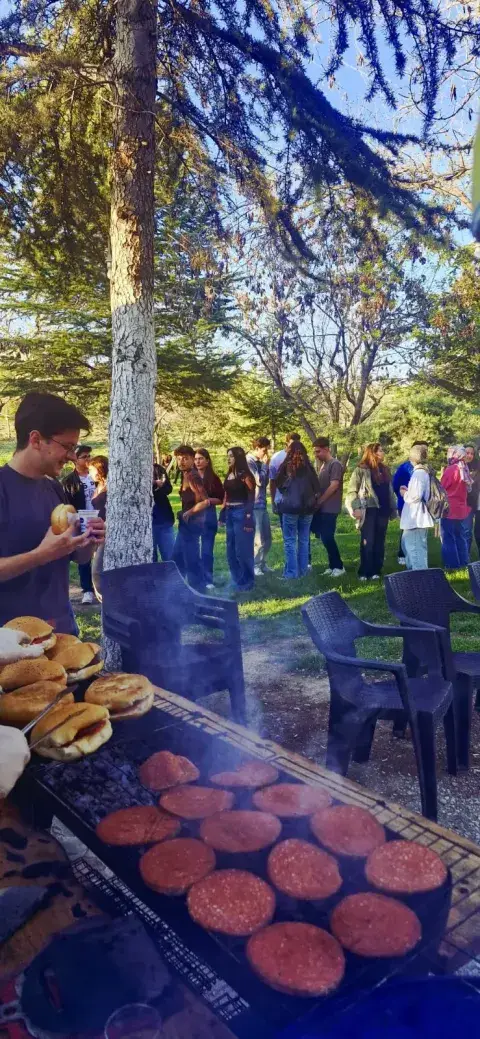 Mangalda pişen köfteler